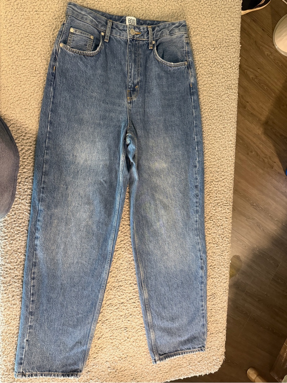 BDG Women's Relaxed Fit Jeans in Medium Blue